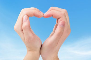 iki el bir kalp şeklindebir