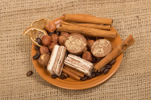 Dolci, cannella, noci e chicchi di caffè — Foto Stock