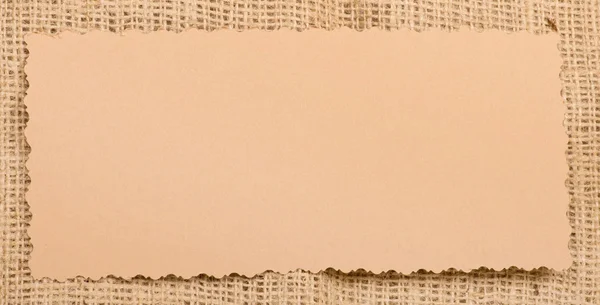 Etiqueta de papel velha na serapilheira — Fotografia de Stock