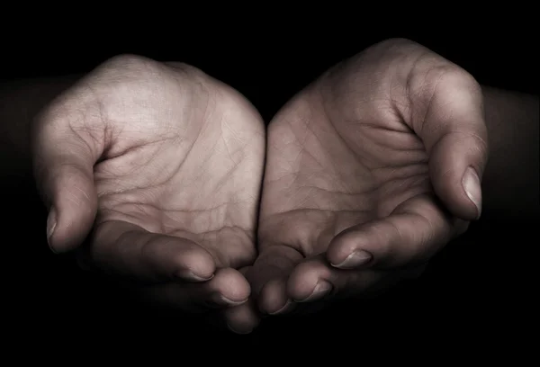 Mãos abertas segurando algo — Fotografia de Stock