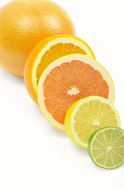 Skivade färska citrusfrukter — Stockfoto