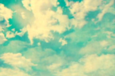 retro tarzı mavi gökyüzünde bulutlar.