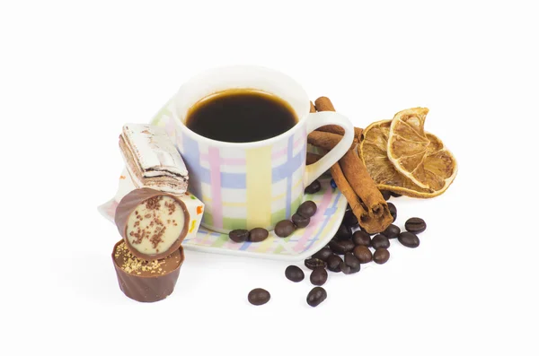 Csésze kávé alapanyagokból — Stock Fotó