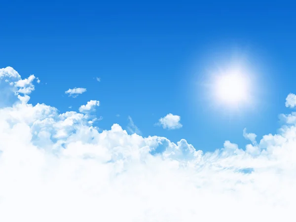 Небо з хмарами і сонцем — стокове фото