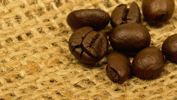 Kaffeebohnen im Sack — Stockfoto