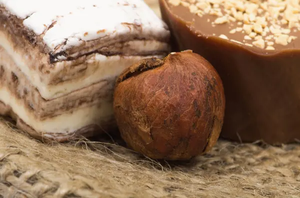 Nocciola e caramelle dolci — Foto Stock