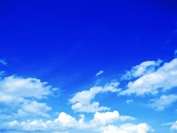 Blauer Himmel Hintergrund — Stockfoto