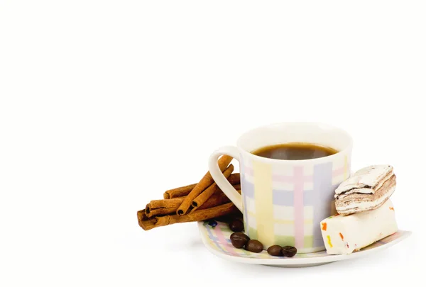 Kávéscsésze édességek és fahéjjal — Stock Fotó