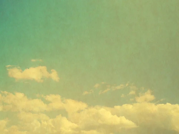 Ретро-облачное небо — стоковое фото
