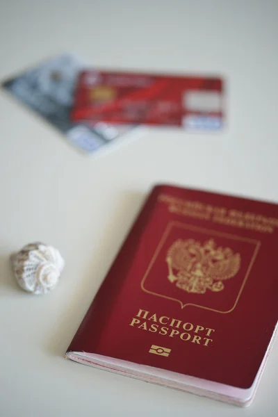 Pasaporte ruso y tarjetas de crédito — Foto de Stock