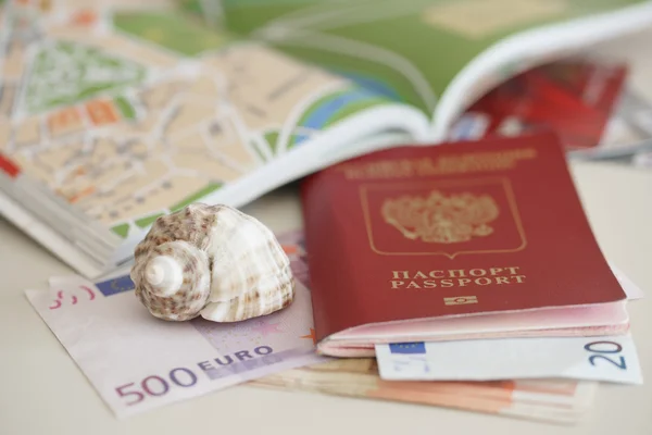 Passaporte russo e notas de euro — Fotografia de Stock