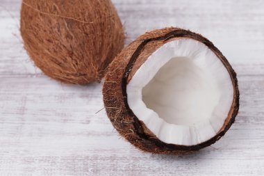 Eski ahşap beyaz masa Hindistan cevizi