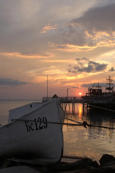 Pôr do sol na cidade de pesca búlgara — Fotografia de Stock