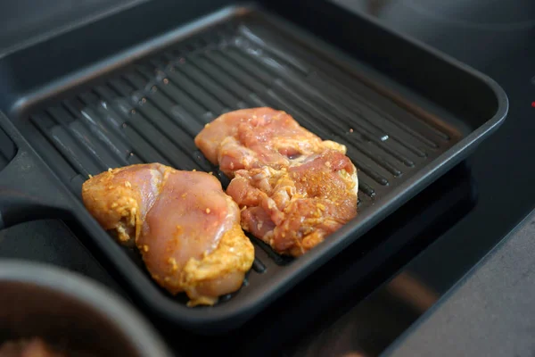 Spiced Chicken Thighs Grill Pan — Stock Photo, Image