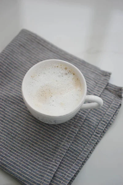 Λευκή Κούπα Καφέ Αφρό Γάλακτος — Φωτογραφία Αρχείου