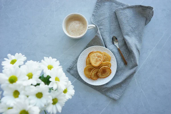 Frühstück Mit Pfannkuchen Und Kaffee — Stockfoto