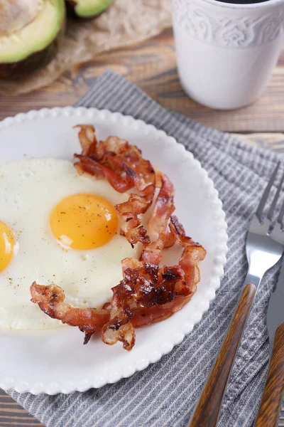 Yağda Yumurta Pastırmalı Kahvaltı — Stok fotoğraf