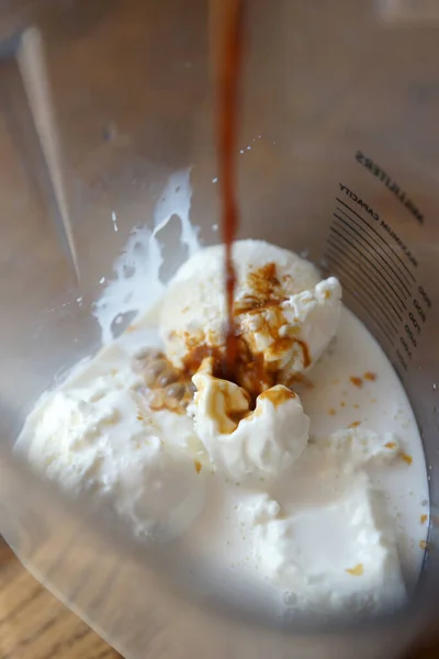 Молочний Коктейль Кавою Блендері — стокове фото