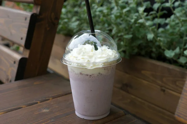 Milkshake Coloré Crème Dans Verre Transparent Jetable — Photo