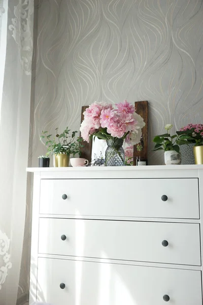 Bouquet Pink Peonies Dresser Bedroom — Stock Photo, Image