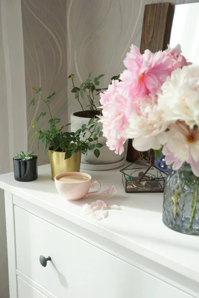 Bouquet Pink Peonies Dresser Bedroom — Stock Photo, Image