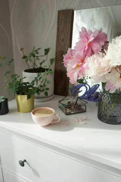 Bouquet Pink Peonies Dresser Bedroom — Stock Photo, Image