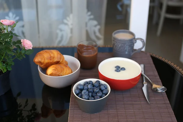 Breakfast on the table — Stock Photo, Image