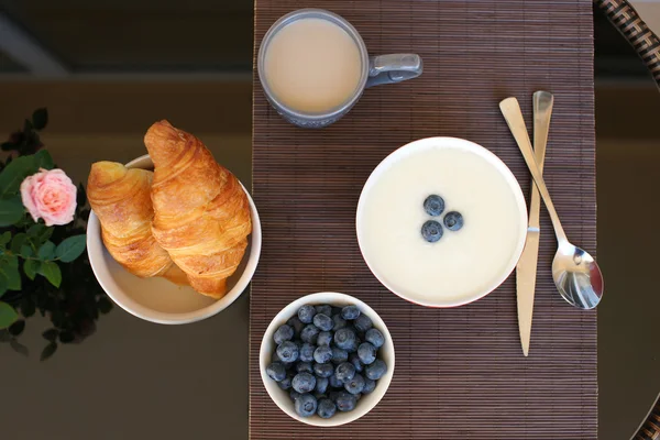 Breakfast on the table — Stock Photo, Image