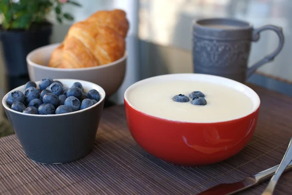 Breakfast on the table — Stock Photo, Image