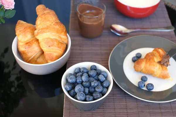 Frühstück auf dem Tisch — Stockfoto