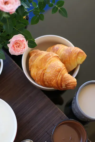 Завтрак на столе — стоковое фото
