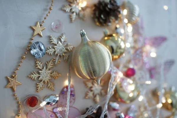 Multi-colored Christmas tree ornaments on Christmas — Stock Photo, Image