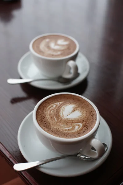 Deux tasses de café sur la table — Photo