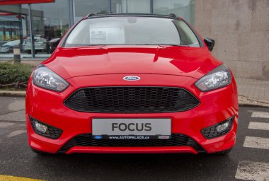 Ford Focus araba önünde depolamak Ford