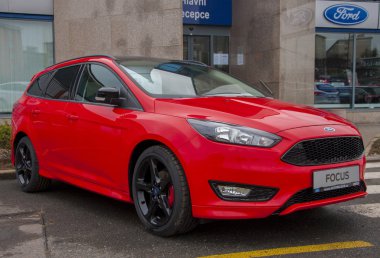 Ford Focus araba önünde depolamak Ford