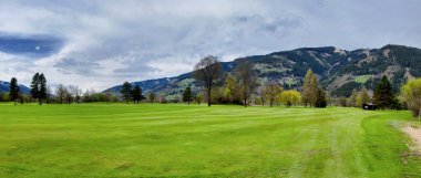 Golf resort yakınındaki Alps