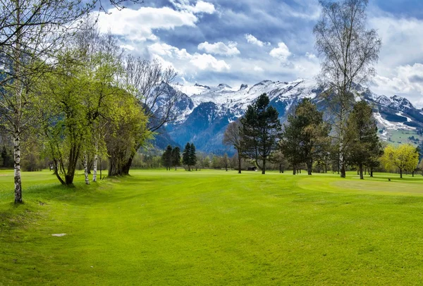 Panorama van golfresort met huisje — Stockfoto