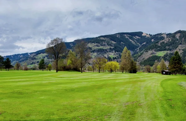 Golf resort cerca de Alpes —  Fotos de Stock