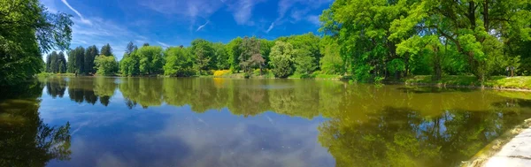 Panorama natural del lago —  Fotos de Stock