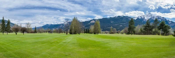 Golfové hřiště v horách — Stock fotografie