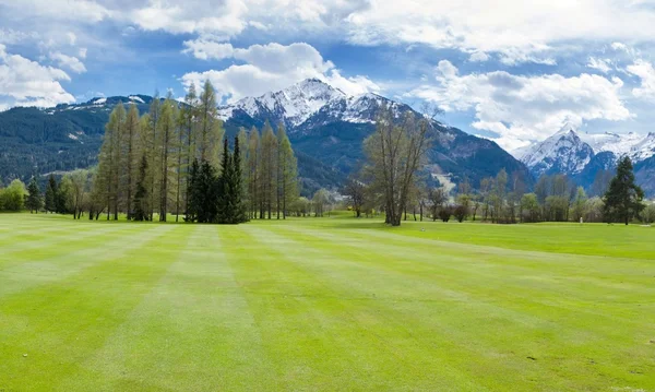 Campo da golf in montagna — Foto Stock