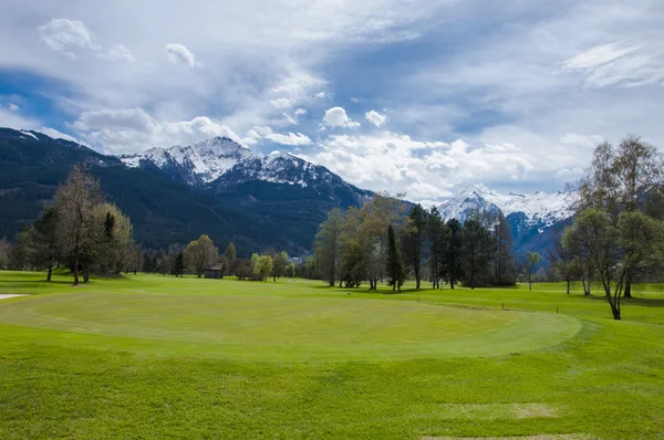 Terrain de golf en montagne — Photo