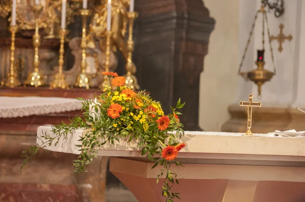 Blossom arrangement in church — Stock Photo, Image