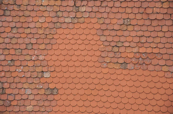 New and old roof shingles — Stock Photo, Image