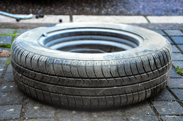 Changing car wheel — Stock Photo, Image