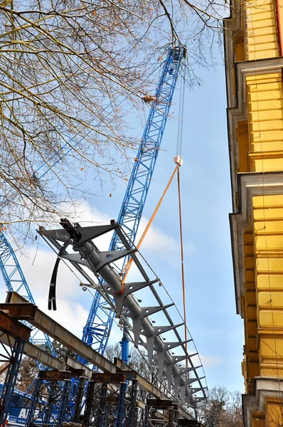 Building a bridge — Stock Photo, Image