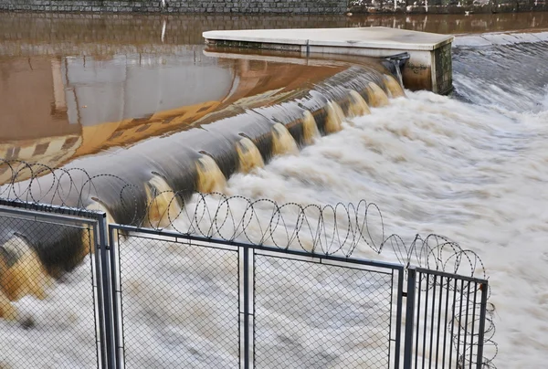 Weir on river — Stock Photo, Image