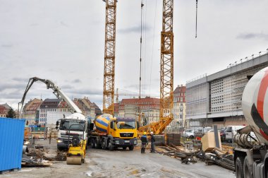 Vinç ile bir bina inşa