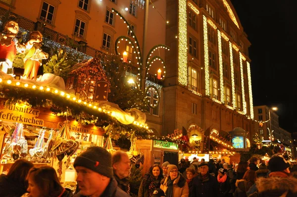 Різдво ринків в Дрездені — стокове фото