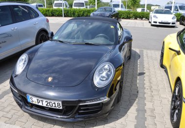 Black Porsche 911 Carrera 4 GTS
